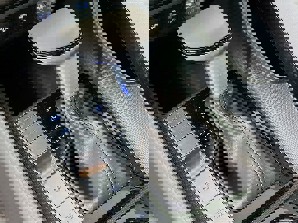 Used 2023 Hyundai Elantra SEL w/ Convenience Package image 17