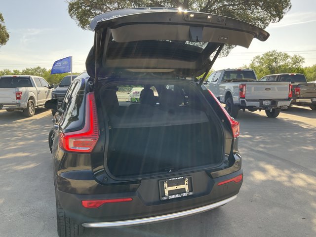 Used 2024 Volvo XC40 B5 Core AWD/4WD image 15