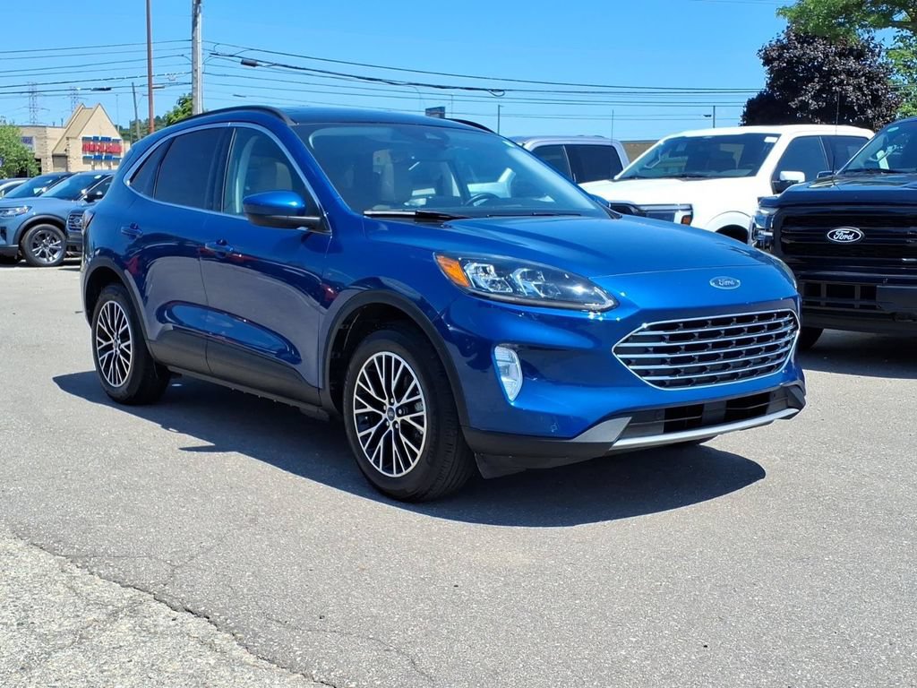 Certified 2022 Ford Escape Titanium FWD image 3