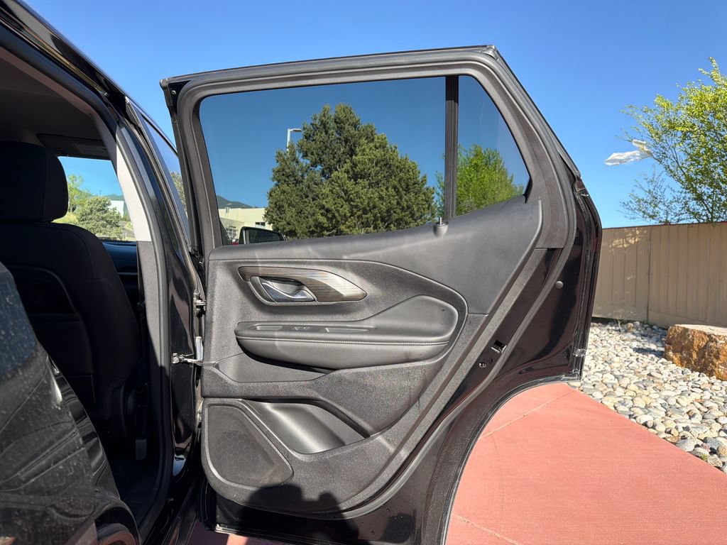 Used 2024 GMC Terrain SLE AWD/4WD image 25