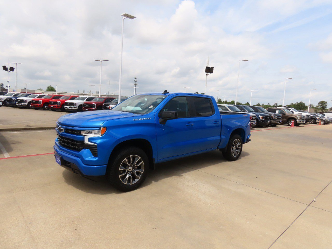 Used 2025 Chevrolet Silverado 1500 RST image 2