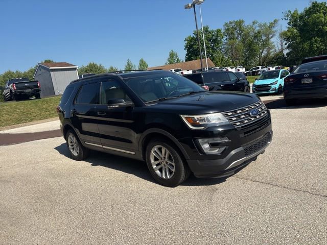 Certified 2017 Ford Explorer XLT w/ Equipment Group 202A FWD image 18