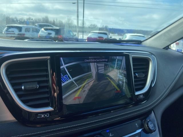 Used 2022 Chrysler Pacifica Touring-L w/ S Appearance Package image 14