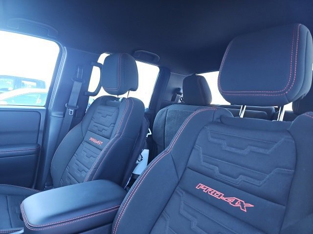 Used 2025 Nissan Frontier PRO-4X image 18