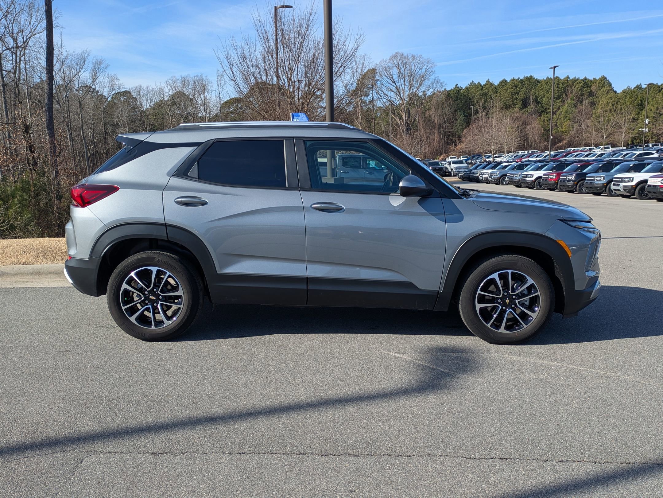 Used 2025 Chevrolet TrailBlazer LT w/ Driver Confidence Package image 6