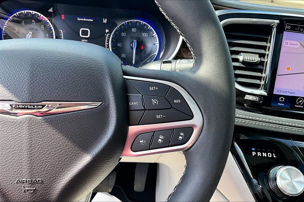 Used 2023 Chrysler Pacifica Limited FWD image 19