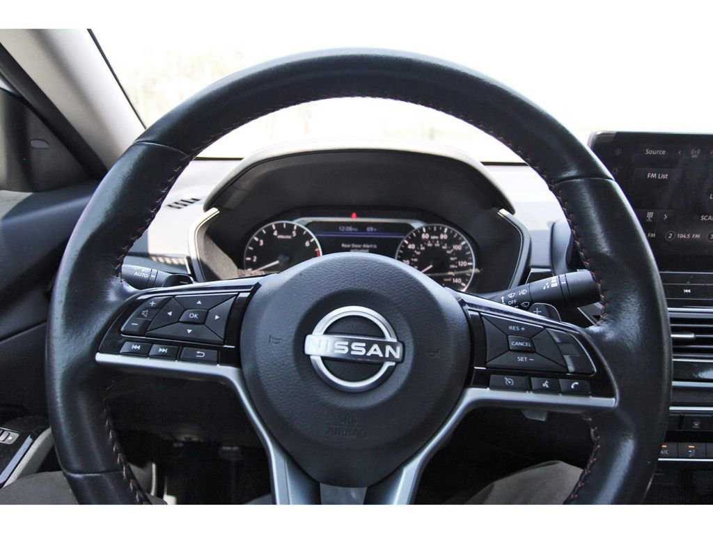 Used 2024 Nissan Altima 2.5 SR w/ SR Premium Package FWD image 17