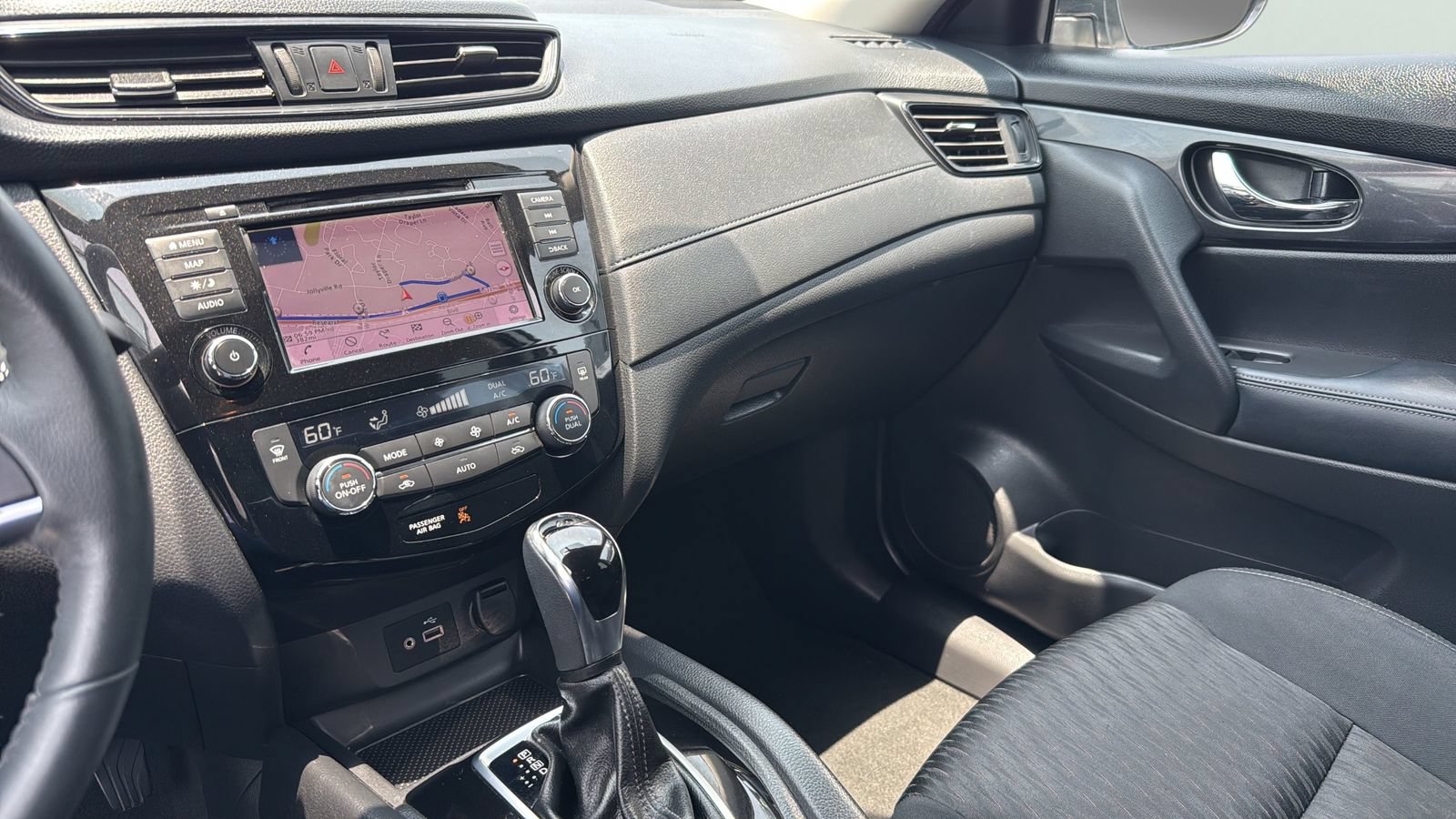 Used 2018 Nissan Rogue SV w/ Premium Package FWD image 19