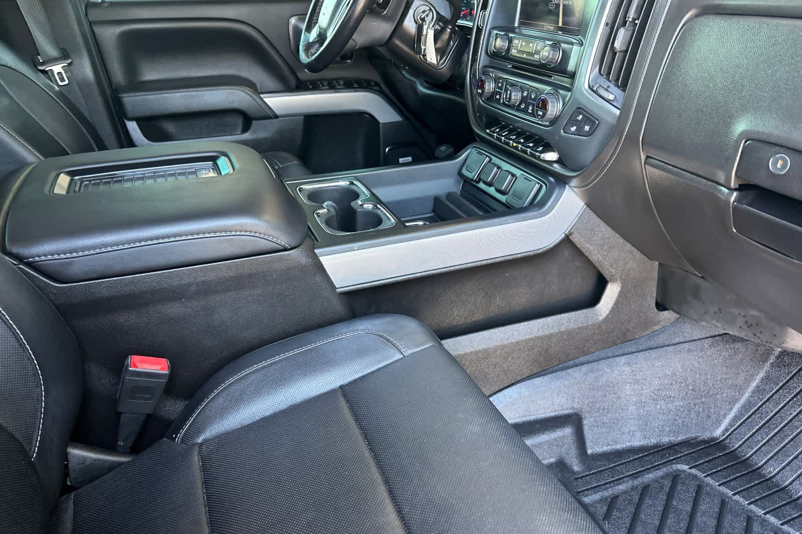 Used 2018 Chevrolet Silverado 1500 LTZ Z71 w/ Redline Edition AWD/4WD image 15