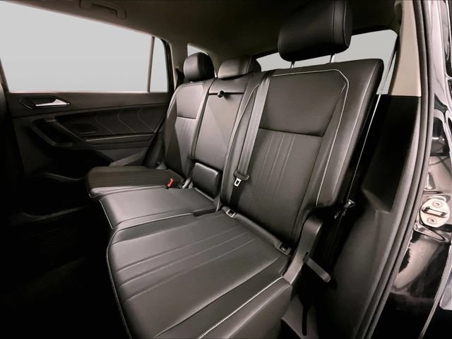 Used 2023 Volkswagen Tiguan SE AWD/4WD image 25