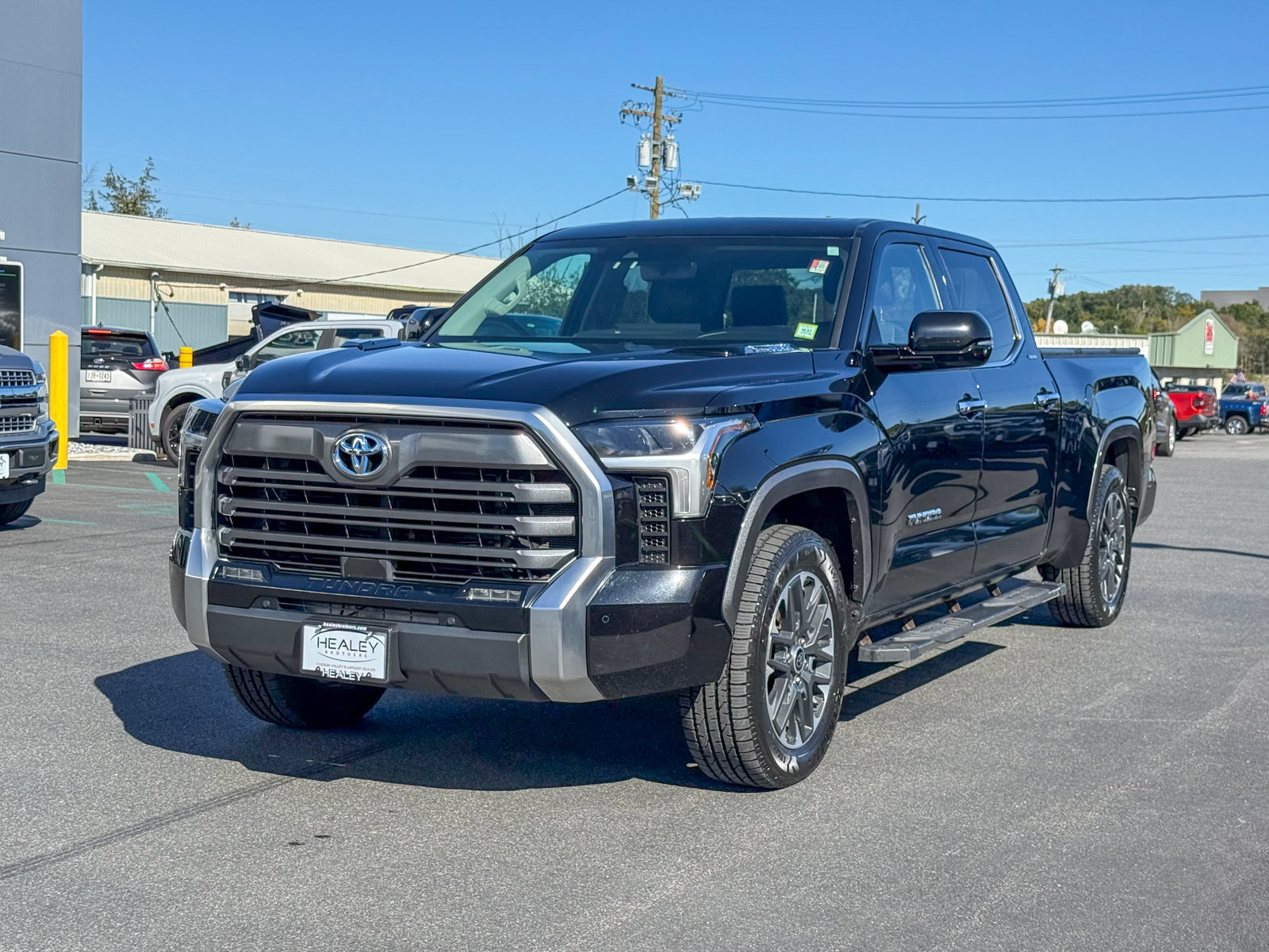 Used 2023 Toyota Tundra Limited w/ Power Package AWD/4WD image 4