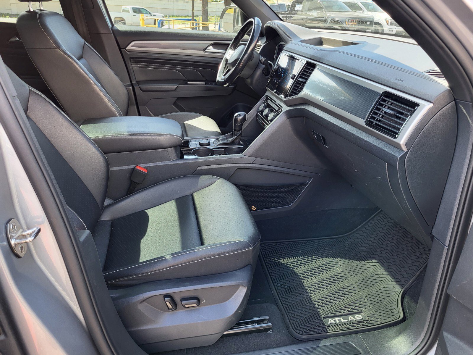 Used 2020 Volkswagen Atlas Cross Sport SEL image 12