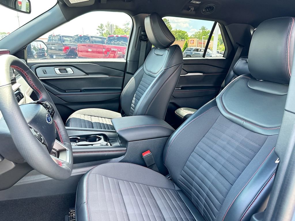 Certified 2025 Ford Explorer ST-Line w/ Premium Package RWD image 8