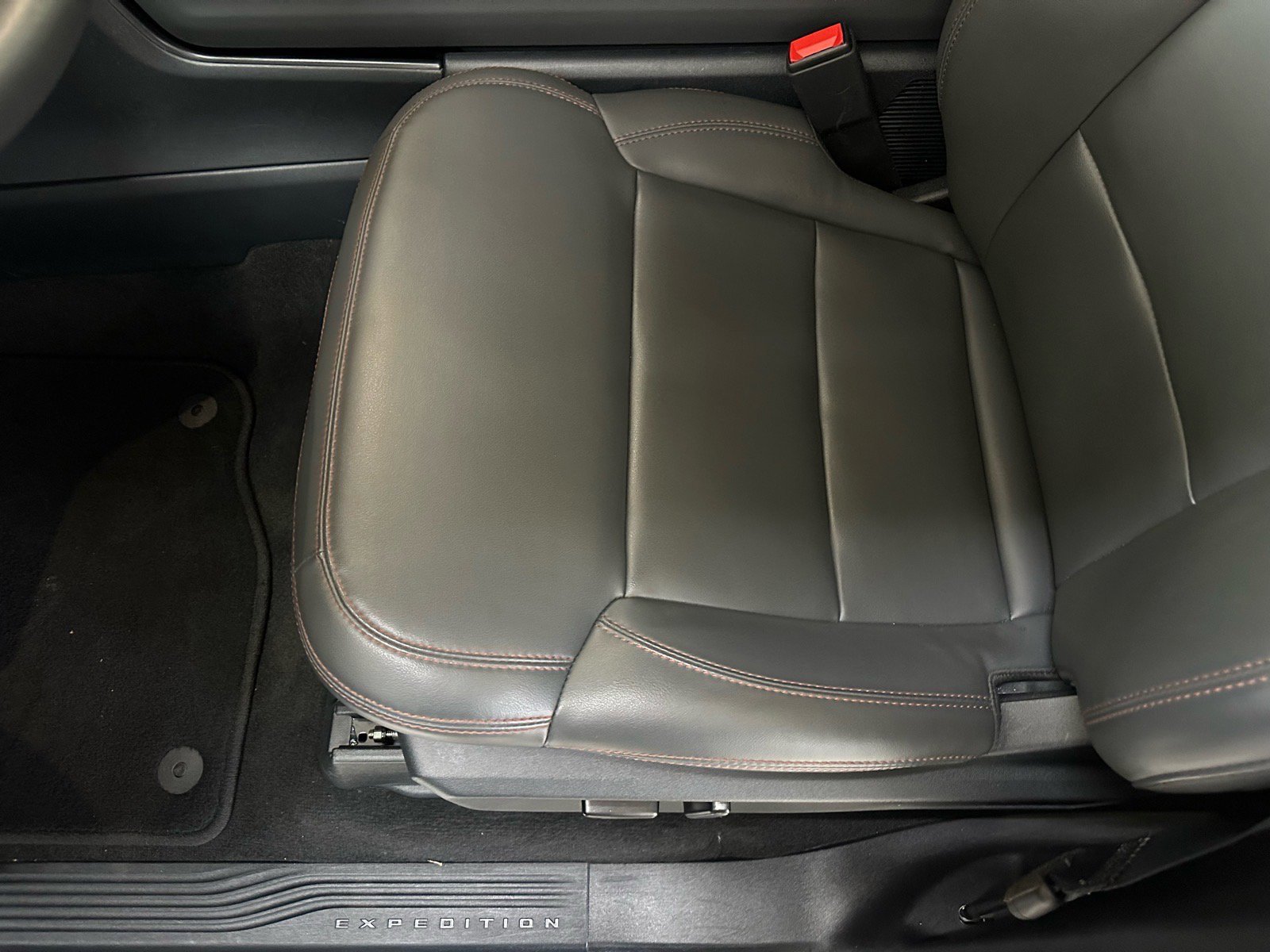 Certified 2025 Ford Expedition Active image 24