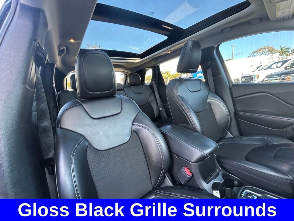 Used 2020 Jeep Cherokee Latitude Plus w/ Comfort/Convenience Group AWD/4WD image 30