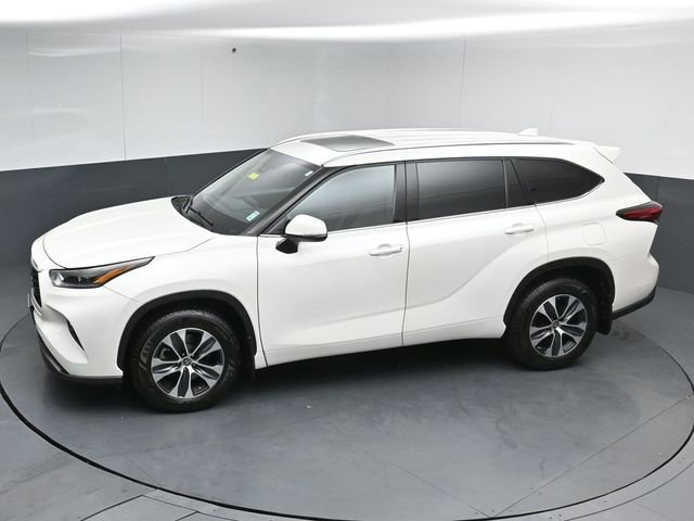 Used 2021 Toyota Highlander XLE AWD/4WD image 48