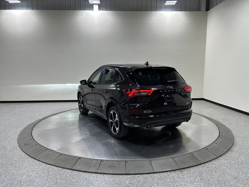 Certified 2023 Ford Escape ST-Line Elite w/ Premium Technology Package AWD/4WD image 9