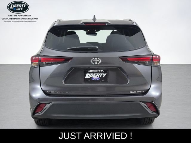 Used 2025 Toyota Highlander XLE AWD/4WD image 4