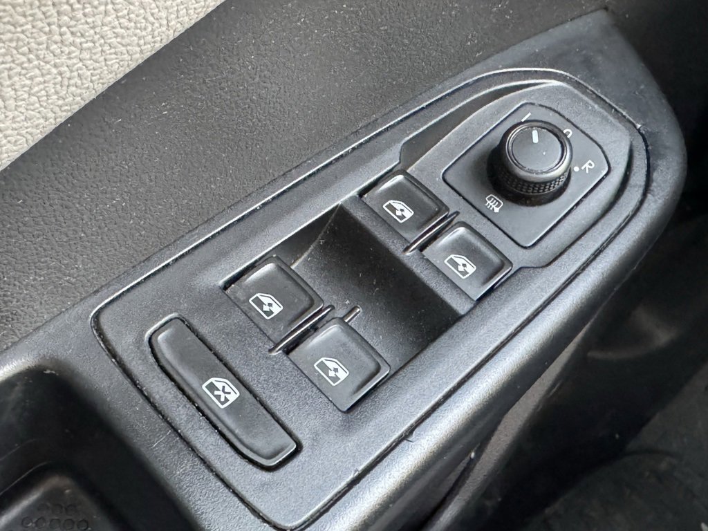 Used 2022 Volkswagen Taos SE w/ Panoramic Sunroof Package image 16