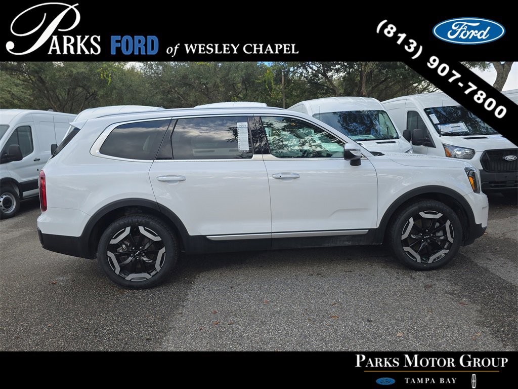Used 2024 Kia Telluride S image 4