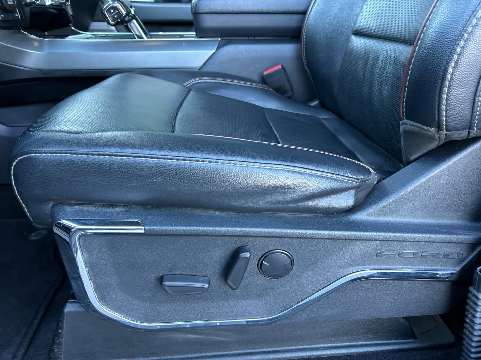 Certified 2023 Ford F150 Lariat image 27