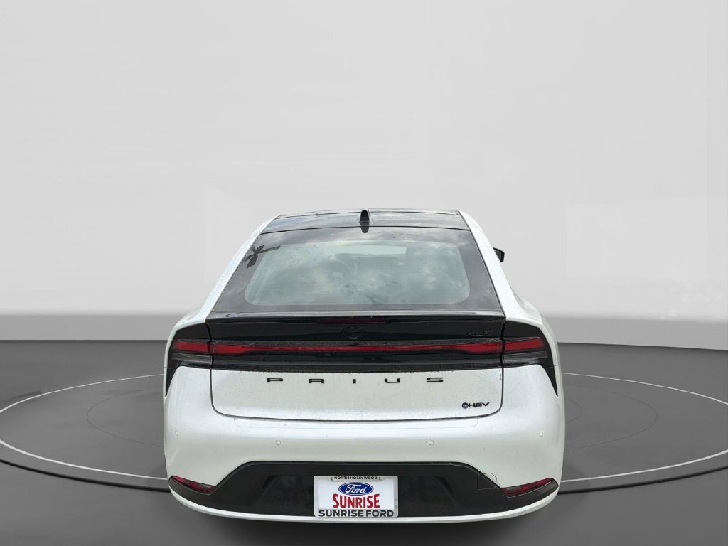 Used 2025 Toyota Prius FWD image 5