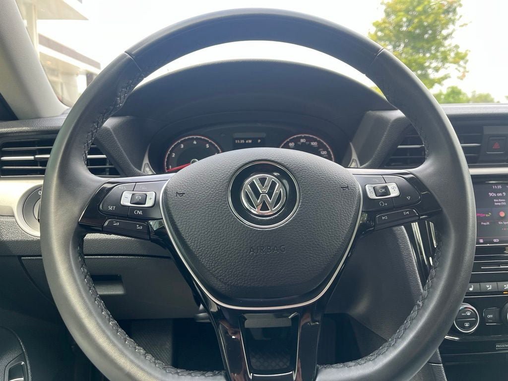 Used 2022 Volkswagen Passat 2.0T SE FWD image 25