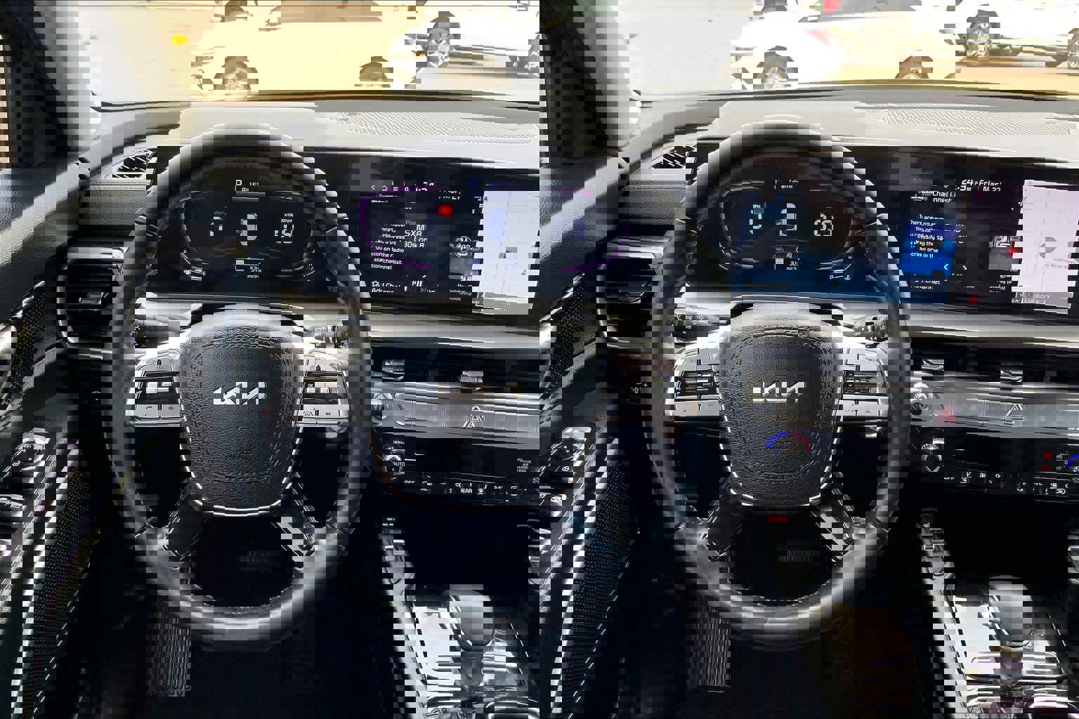 Used 2024 Kia Telluride S image 6