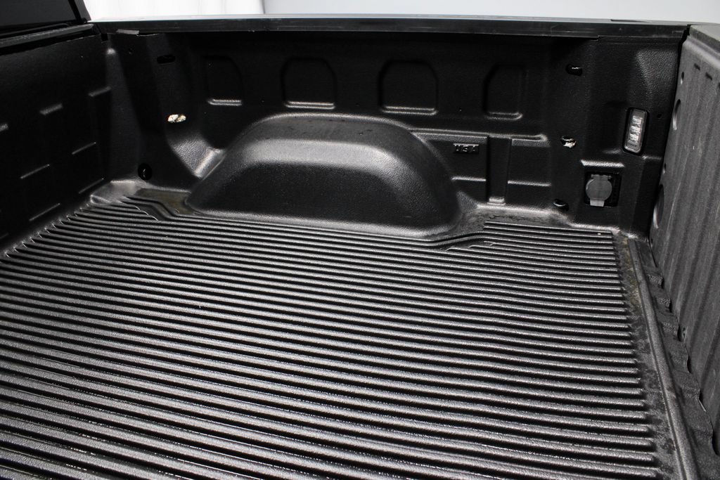 Used 2022 Chevrolet Silverado 1500 LT AWD/4WD image 14