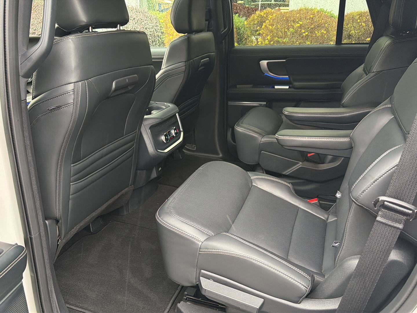 Certified 2025 Ford Expedition Platinum w/ Stealth Appearance Package AWD/4WD image 10