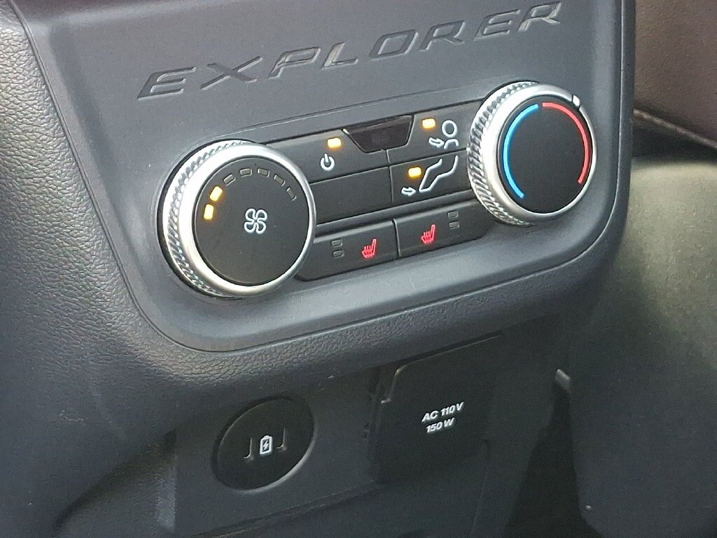 Certified 2025 Ford Explorer Platinum AWD/4WD image 11