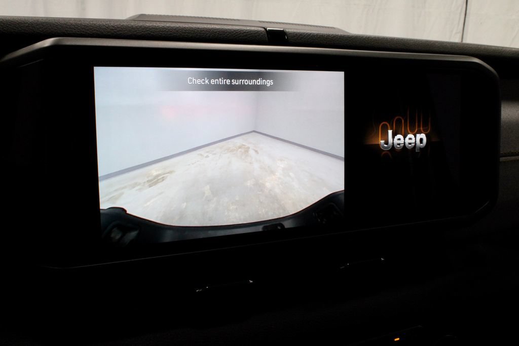 Used 2025 Jeep Gladiator Sport AWD/4WD image 2