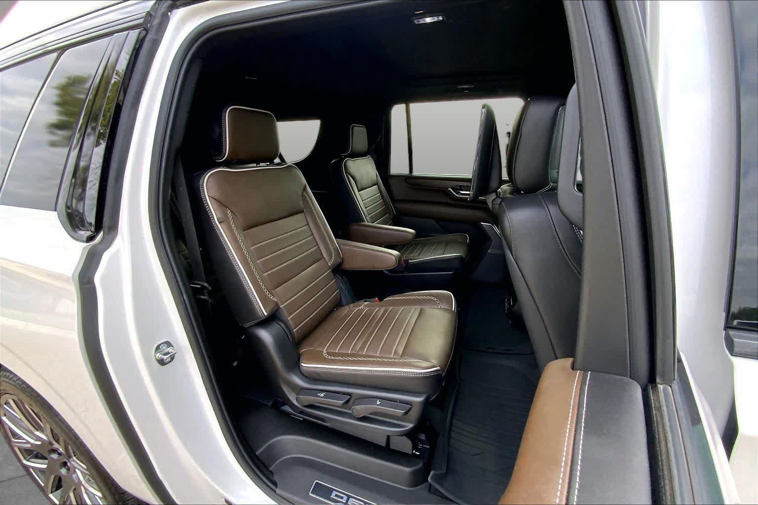 Used 2025 GMC Yukon XL Denali Ultimate w/ LPO, Floor Liner Package AWD/4WD image 20
