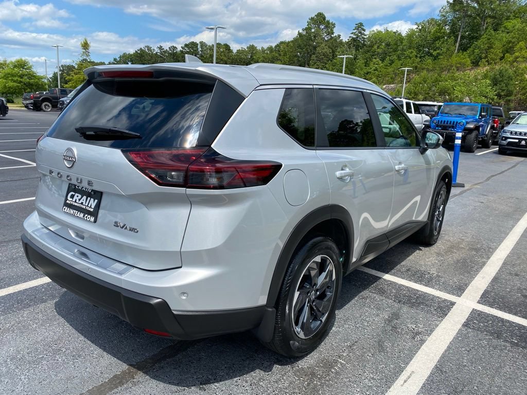 Used 2024 Nissan Rogue SV w/ SV Premium Package AWD/4WD image 7