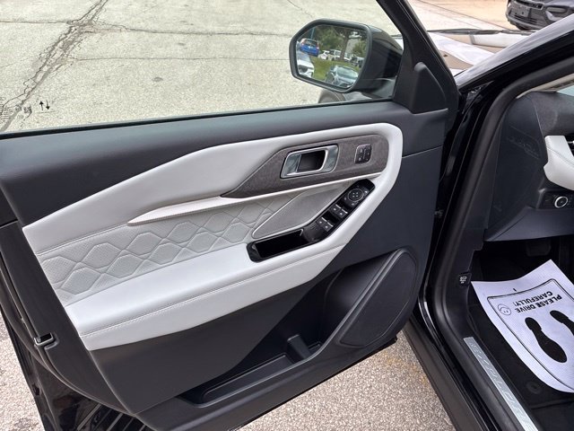 Certified 2026 Ford Explorer Platinum w/ LUX Leather Package AWD/4WD image 21