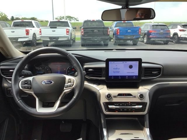 Certified 2023 Ford Explorer XLT w/ Equipment Group 202A AWD/4WD image 9