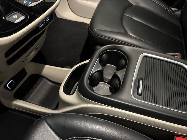 Used 2024 Chrysler Pacifica Touring-L FWD image 30