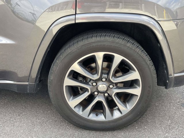 Used 2018 Jeep Grand Cherokee Overland AWD/4WD image 32