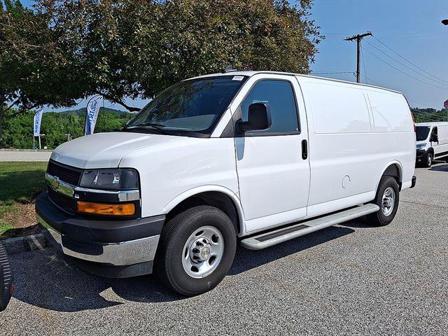 Used 2025 Chevrolet Express 2500 w/ Driver Convenience Package RWD image 28