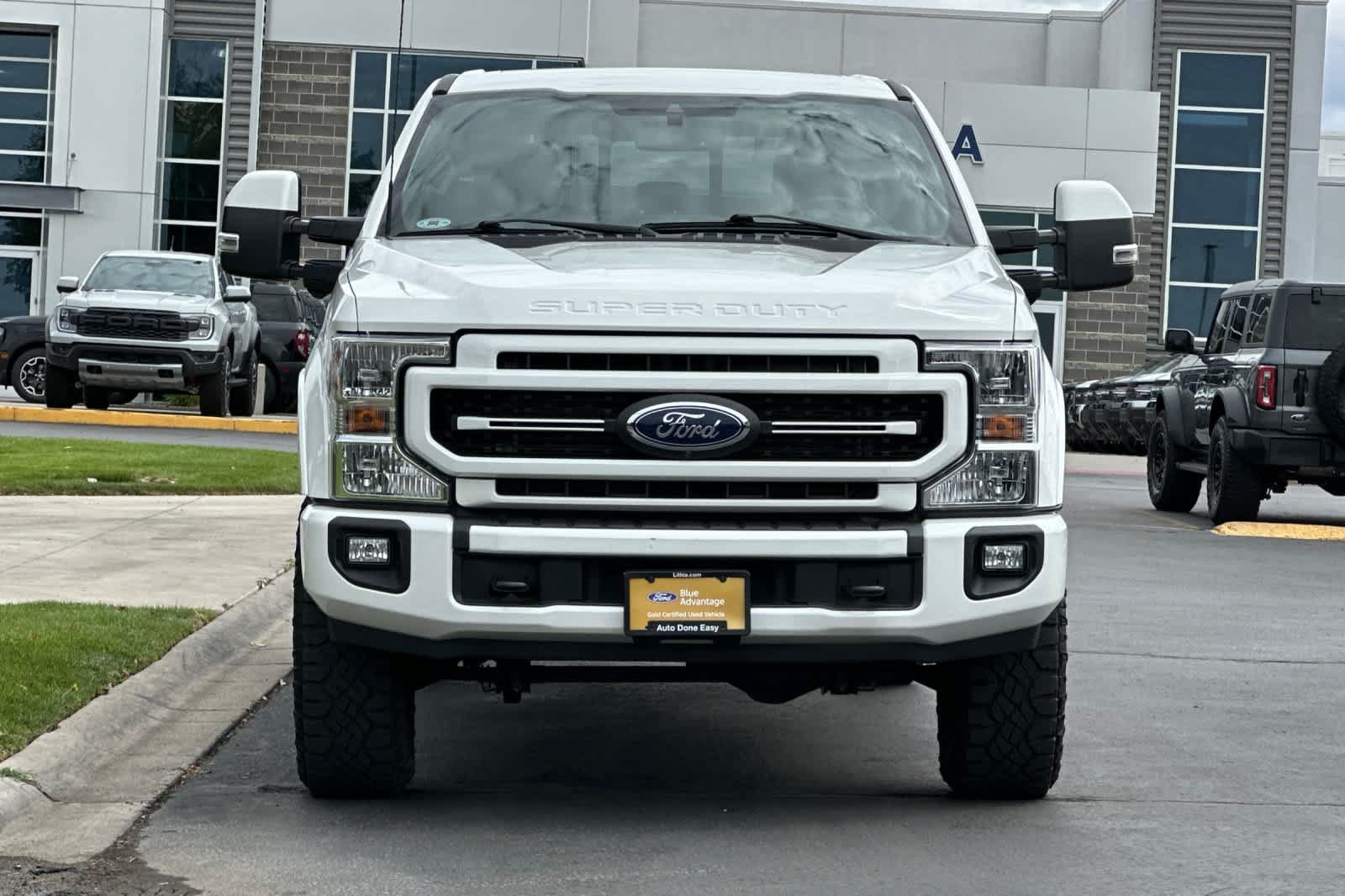 Certified 2022 Ford F350 Lariat w/ Tremor Off-Road Package AWD/4WD image 10