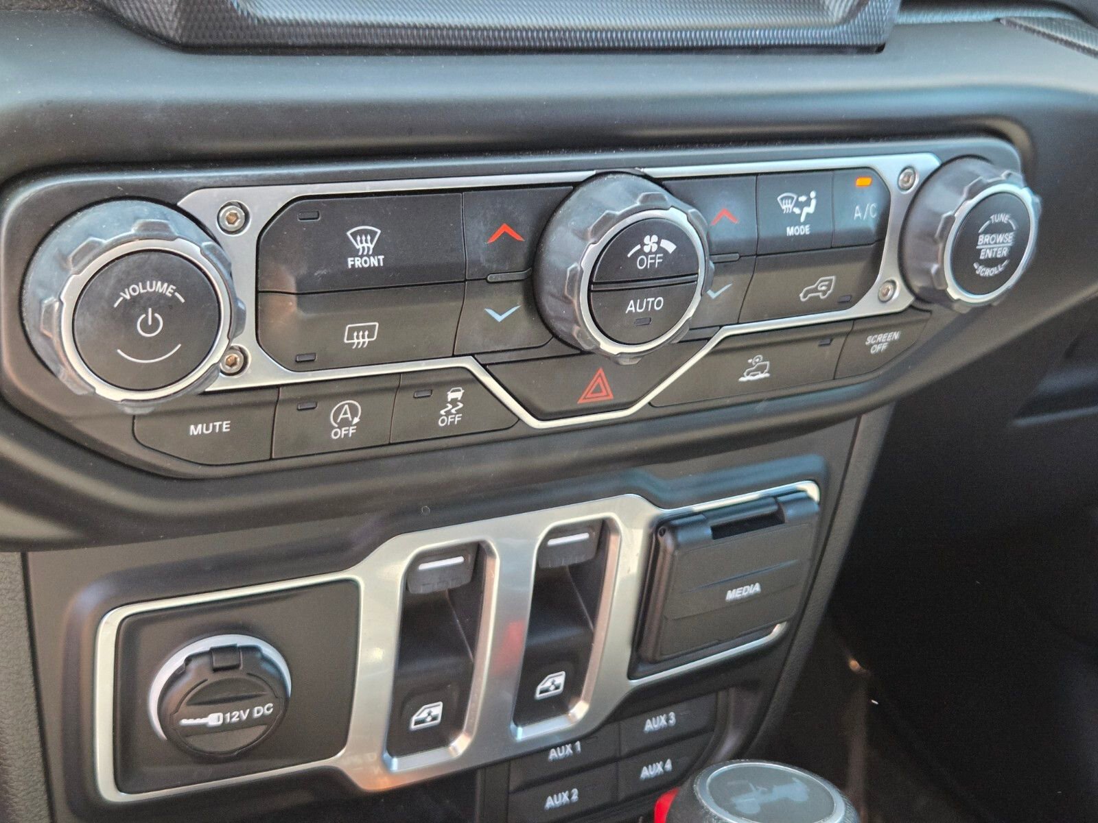 Used 2023 Jeep Wrangler Sport AWD/4WD image 22