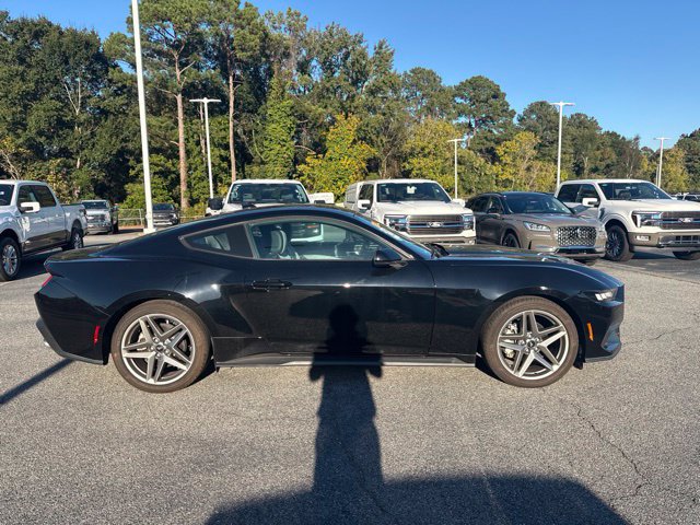 Certified 2024 Ford Mustang Coupe RWD image 2
