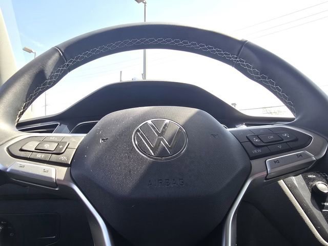 Used 2022 Volkswagen Tiguan SE AWD/4WD image 26