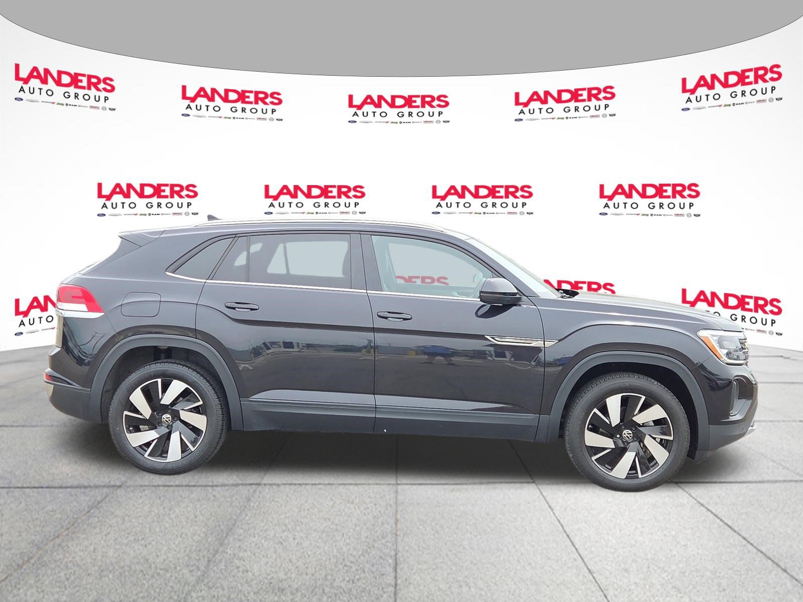 Used 2024 Volkswagen Atlas Cross Sport SE FWD image 2
