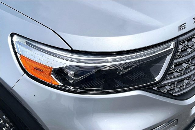 Certified 2023 Ford Explorer XLT w/ Equipment Group 202A AWD/4WD image 31