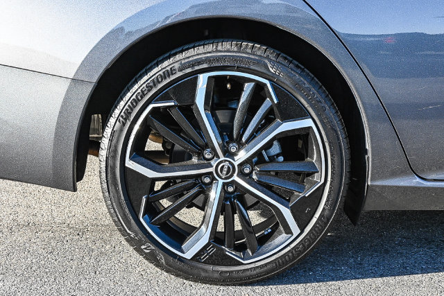 Used 2025 Nissan Altima 2.5 SR FWD image 12