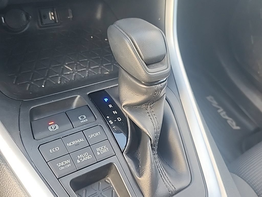Used 2019 Toyota RAV4 LE w/ All Weather Liner Package AWD/4WD image 19