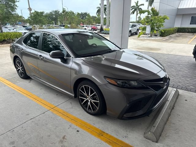 Used 2023 Toyota Camry SE FWD image 3