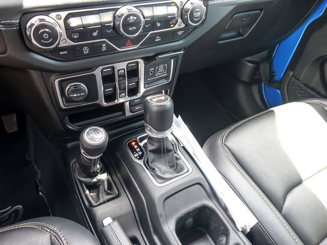 Used 2024 Jeep Wrangler Unlimited Sahara w/ Technology Group AWD/4WD image 25