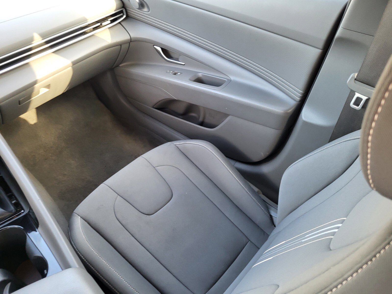 Used 2025 Hyundai Elantra SEL image 16